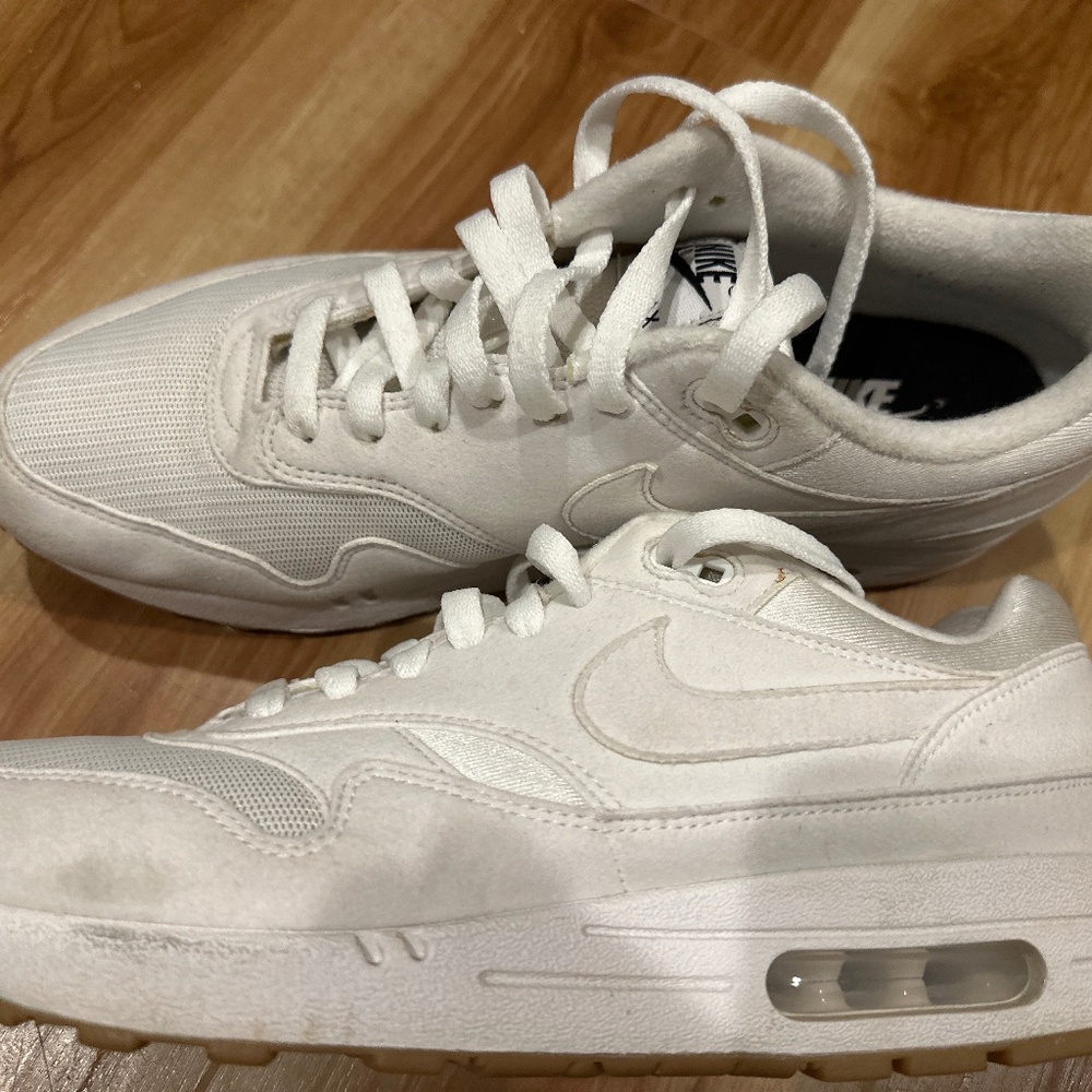 Men’s Nike Air Max- White on White/Gum Rubber- Size 11